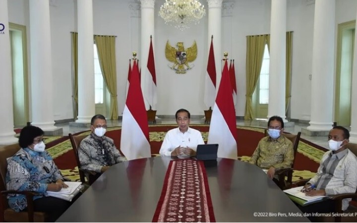 Presiden Jokowi di dampingi Arifin Tasrif, Sofyan Djalil, Siti Nurbaya Bakar, dan Bahlil Lahadalia