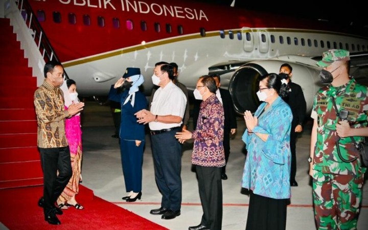 Presiden RI Joko Widodo tiba di Bali, Senin (7/11/2022) malam, untuk meninjau kesiapan penyelenggaraan KTT G20. (ant)