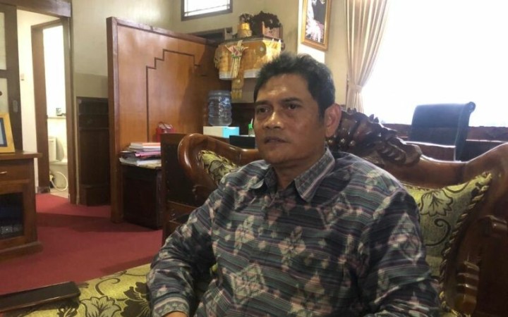 Kepala Dishub Bali IGW Samsi Gunarta saat diwawancara di Denpasar