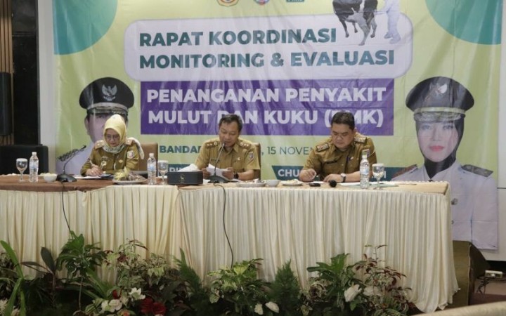 Asisten Perekonomian dan Pembangunan Provinsi Lampung, Kusnardi (tengah). (ant)