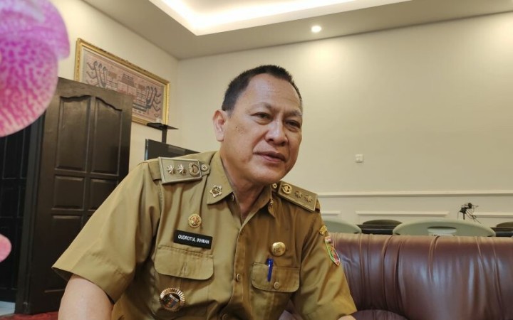Asisten I Bidang Pemerintahan dan Kesra Pemprov Lampung Qodratul Ikhwan saat memberi keterangan. Bandarlampung, Senin (7/11/2022). (ant)