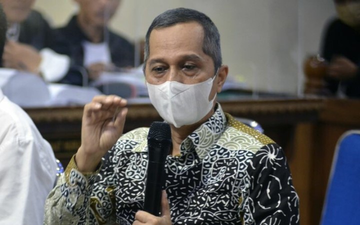 Rektor nonaktif Universitas Negeri Lampung Karomani memberikan keterangan sebagai saksi di Pengadilan Tipikor Tanjungkarang, Bandarlampung, Lampung, Rabu (30/11/2022). (ant)