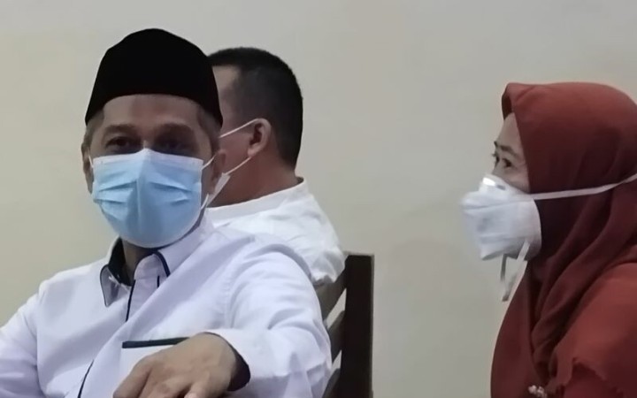 Terdakwa suap penerimaan mahasiswa baru Universitas Lampung (Unila) Prof Dr Karomani hadir di Pengadilan Tipikor Tanjungkarang, di Bandarlampung, Selasa (10/1/2023), untuk menjalani persidangan dengan agenda pembacaan dakwaan. (ant)