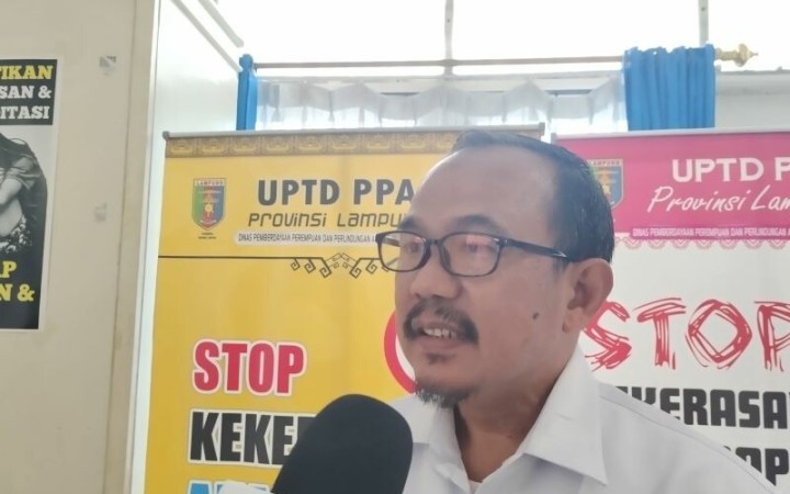 Kepala Unit Pelaksana Teknis Daerah (UPTD) Perlindungan Perempuan dan Anak (PPA) Provinsi Lampung Amsir saat memberi keterangan. (ant)