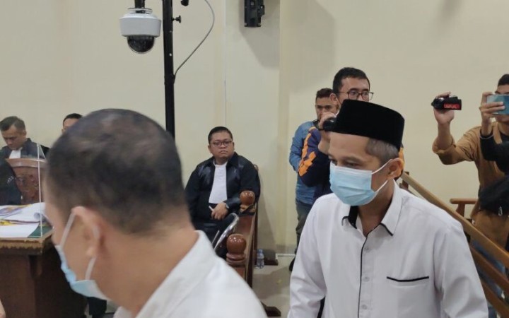 Tiga terdakwa kasus suap PMB Unila menjalani sidang pembuktian di Pengadilan Tipikor Tanjungkarang, Bandarlampung, Selasa (17/1/2023). (ant)