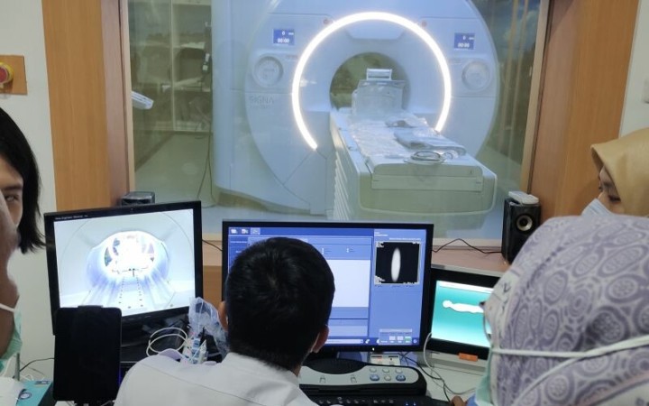 Uji coba alkes MRI bantuan pemerintah pusat kepada RSUDAM Lampung. (ant)