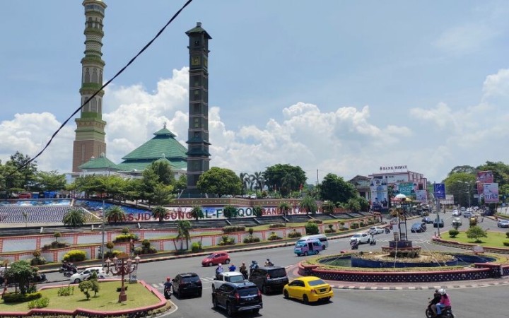 Masjid Agung Alfurqon Kota Bandarlampung. Senin, (20/3/2023). (ant)