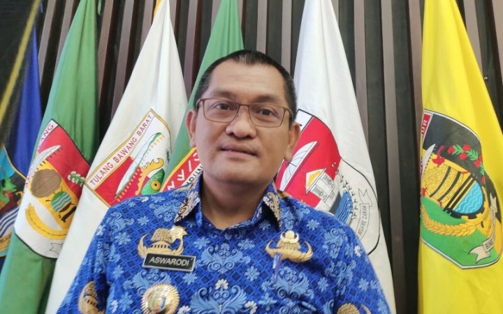 Kepala Dinas Sosial Provinsi Lampung Aswarodi saat memberi keterangan. Bandarlampung, Jumat (21/4/2023). (ant)
