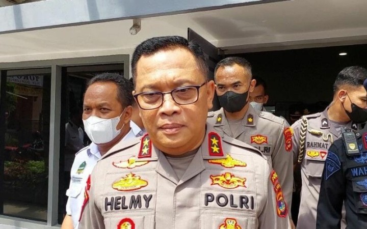 Kapolda Lampung Irjen Pol Helmy Santika saat memberikan keterangan di Bandarlampung, Senin, (17/4/2023). (ant)