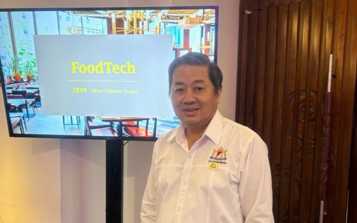 Ketua Umum Gabungan Pengusaha Makanan dan Minuman (Gapmmi) Adhi S Lukman usai menghadiri Indonesian Food Technology di Jakarta, Senin (24/7/2023).(foto: ant)