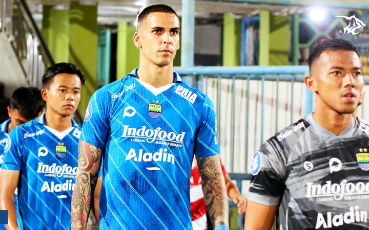 Alberto Rodriguez salah satu pemain Persib Bandung asal Spanyol (foto: gemabali/persib bandung)