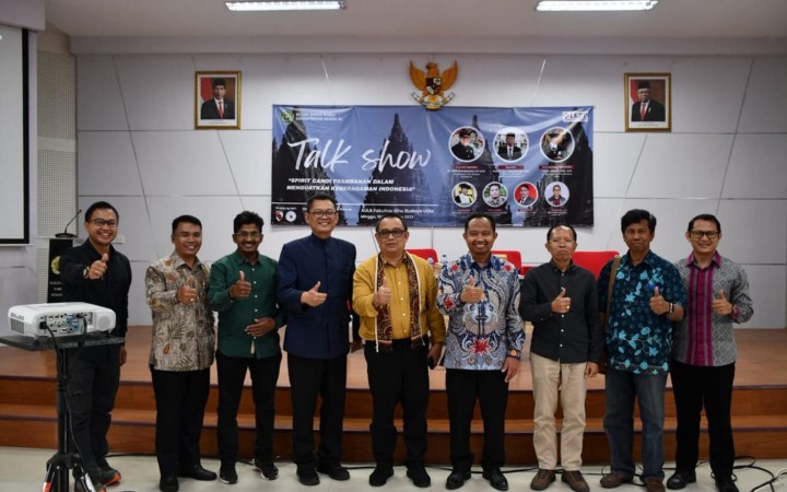 Koordinator Staf Khusus Presiden AAGN Ari Dwipayana dalam acara talkshow "Spirit Candi Prambanan dalam Menguatkan Keragaman Indonesia" yang diselenggarakan oleh Lembaga Kajian dan Penelitian Peradah (LKPP). (foto: gemabali/ riaaprilia)
