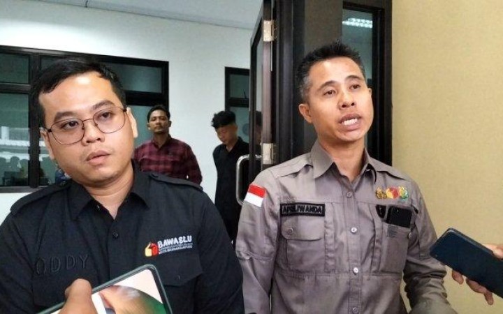 Badan Pengawas Pemilu (Bawaslu) Bandar Lampung terus menelusuri terkait penemuan ratusan surat suara tercoblos. (foto:beritalampung)