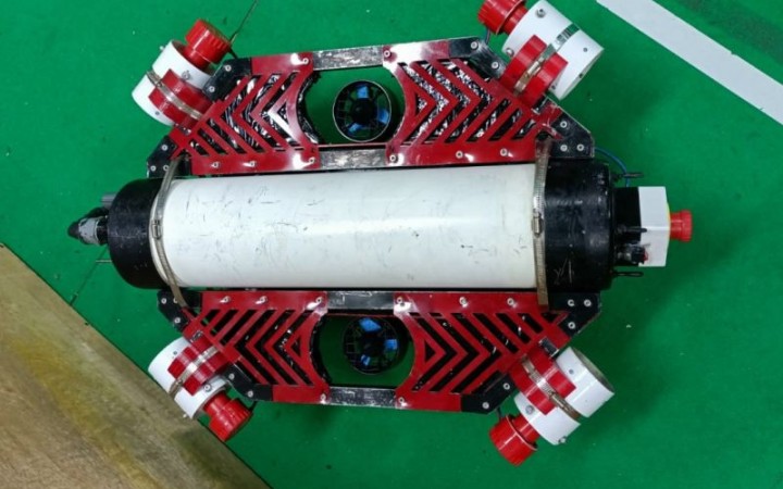 Salah satu robot karya mahasiswa Unesa yang meraih penghargaan di kompetisi robot tingkat Asia