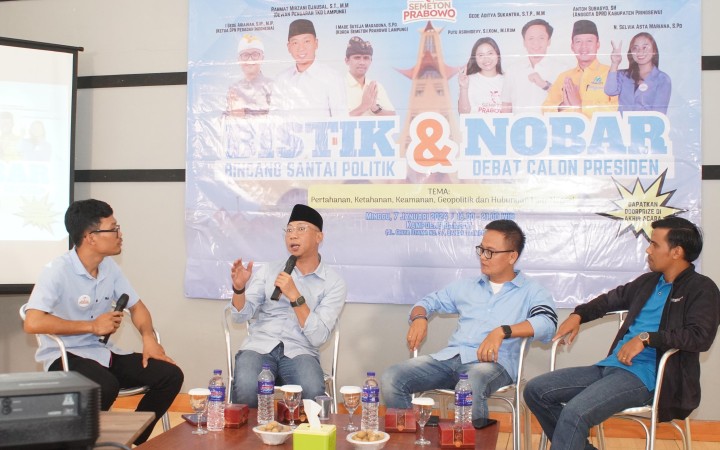 Semeton Prabowo Lanjutkan Bincang Santai Politik dan Nonton Bareng Depat Capres di Bandar Lampung, Minggu (7/1/2024). (foto:beritalampung)