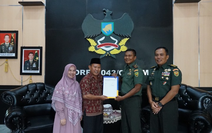 Danrem 043/Gatam Brigjen TNI Iwan Ma'ruf Zainudin Mendaftar sebagai Mahasiswa Magister Manajemen IIB Darmajaya. (foto:beritalampung)