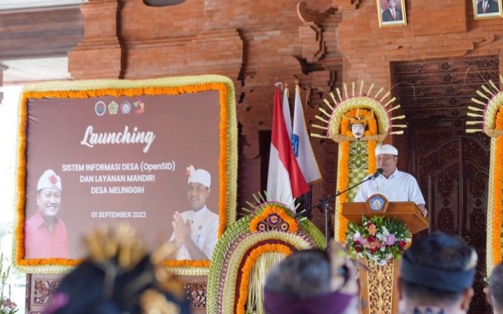 Bupati Gianyar I Made Mahayastra berikan sambutan saat peluncuran Sistem Informasi Desa Melinggih (foto: gemabali/ antara)