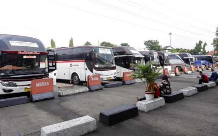 Ilustrasi- Bus Antar Kota (foto: gemapos/istock)
