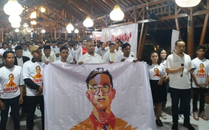 Ratusan orang yang tergabung di dalam Gebrakan mendeklarasikan diri untuk mendukung Wali Kota Surakarta Gibran Rakabuming Raka agar terjun ke kancah politik nasional, Sabtu (26/8/2023). (foto:gemapos/ant)