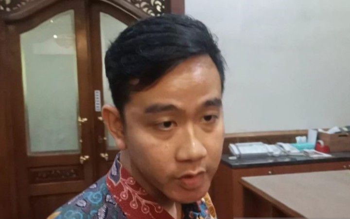 Wali Kota Surakarta Gibran Rakabuming Raka kembali berkantor di Balai Kota Surakarta, Jawa Tengah, Senin (23/10/2024). (foto:gemapos/ant)
