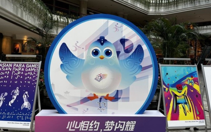 Gambar dari maskot Asian Para Games 2022 Hangzhou, Fei Fei, yang ditemukan di Jinma Palace Hotel, Xiaoshan, Hangzhou, China, Minggu (22/10/2023). (foto: gemapos/ antara)