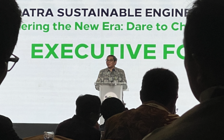 Direktur Jenderal Energi Baru Terbarukan dan Konservasi Energi (EBTKE) Yudo Dwinanda Priaadi memberi sambutan dalam Tripatra Sustainable Engineering Summit yang bertajuk, “Ushering the New Era: Dare to Change Tomorrow!” di Jakarta, Jumat (13/10/2023).  (foto: gemapos/ antara)