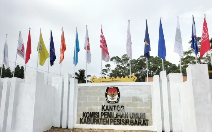 Kantor KPU kabupaten Pesisir Barat Lampung (foto: gemapos/ant)
