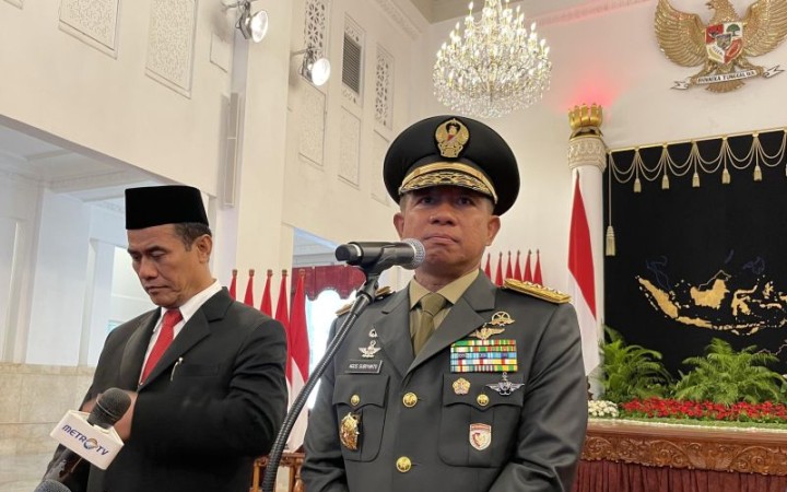 Kepala Staf TNI Angkatan Darat (Kasad) Jenderal Agus Subiyanto menjawab pertanyaan media usai dilantik sebagai Kasad TNI di Istana Negara, Jakarta, pada Rabu (25/10/2023). (foto: gemapos/ antara)