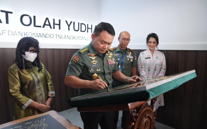 Kepala Staf Angkatan Darat (Kasad) Jenderal TNI Dr. Dudung Abdurachman meresmikan Gedung Wargaming System (Pusat Olah Yudha) di Sekolah Staf dan Komando Angkatan Darat (Seskoad) Bandung, Jawa Barat (foto: gemapos/ dispenad)