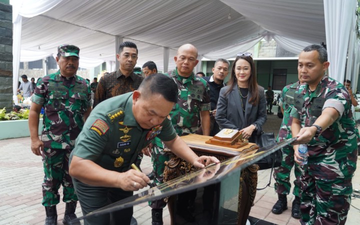 Kasad Jenderal TNI Dr. Dudung Abdurachman, meresmikan penggunaan Mess Perwira yang berlokasi di kawasan Berland, Matraman, Jakarta Timur, Jumat (6/10/2023). (foto: gemapos/ Dispenad)