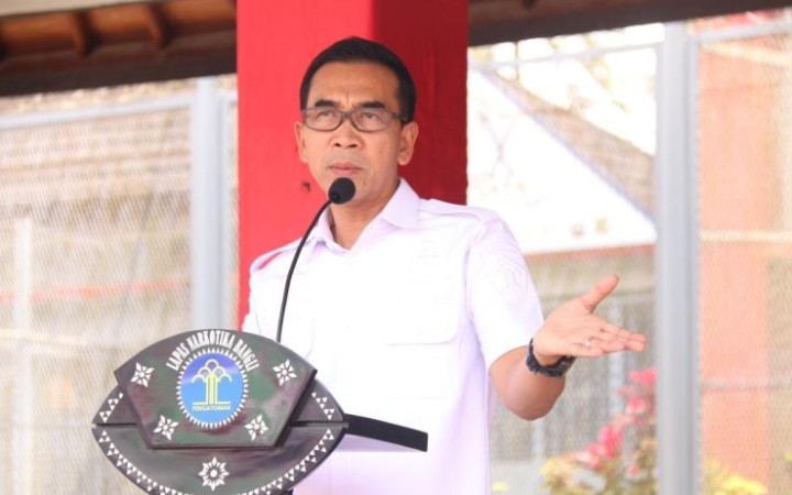 Kepala Divisi Pemasyarakatan Kemenkumham Bali Gun Gun Gunawan memberikan sambutan pada penutupan program rehabilitasi sosial dan medis kepada warga binaan di Lapas Narkotika Kelas II A Bangli (foto: gemabali/ antara)