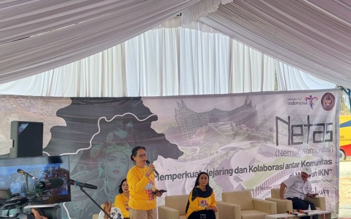 Sekretaris Kementerian Kemenparekraf Ni Wayan Giri Adnyani dalam kegiatan Nemuin Komunitas yang digelar di Titik Nol Nusantara, Penajam Paser Utara, Kalimantan Timur, Rabu (4/10/2023). (foto: gemapos/ antara)