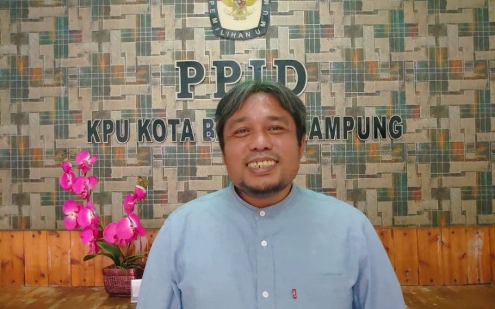 Ketua KPU Kota Bandarlampung Dedy Triyadi saat dimintai keterangan.(foto: ant)