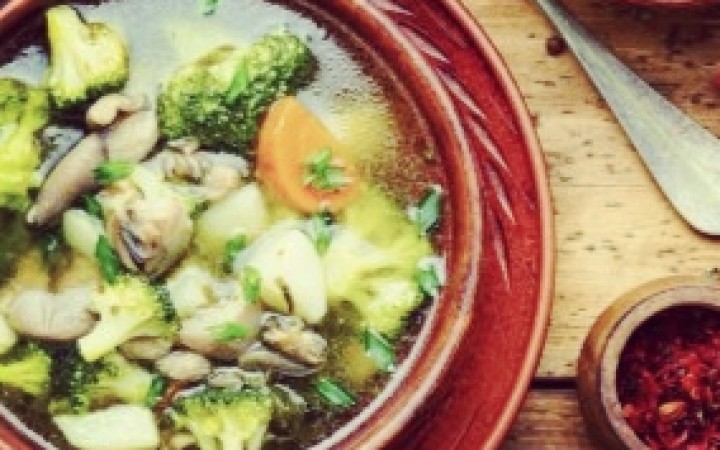 Sop Jamur dan Brokoli yang Cocok Banget Buat Menu Makan Malammu