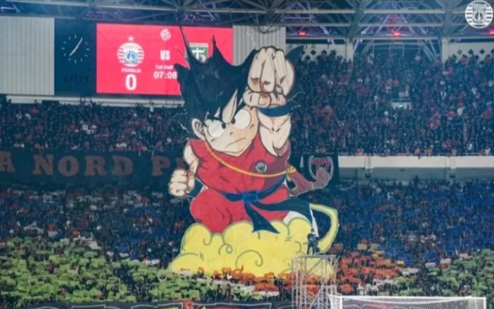 Goku dan Gohan Turun Tangan di Pertandingan Persija vs Persebaya (foto: persija)