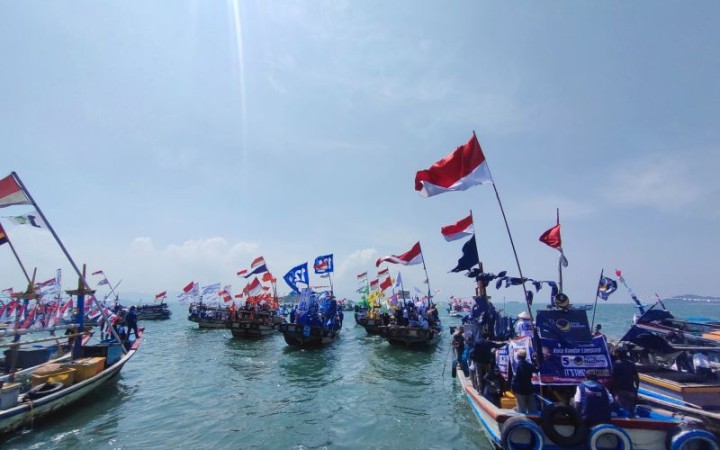 Kirab Pemilu 2024 dengan perahu demokrasi yang digelar oleh KPU Bandarlampung di wilayah pesisir kota setempat. Bandarlampung, Kamis, (31/8/2023).(foto: ant)