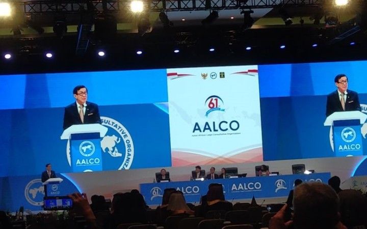Menkumham RI Yasonna H. Laoly saat memberikan sambutan pada pertemuan AALCO ke-61 di BNDCC Nusa Dua, Kabupaten Badung, Bali, Senin (16/10/2023). (foto; gemabali/ antara)