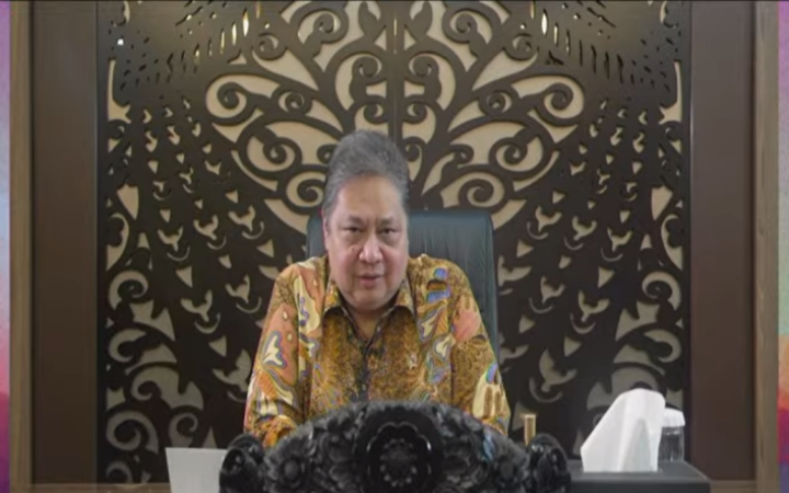 Menteri Koordinator (Menko) Bidang Perekonomian Indonesia Airlangga Hartarto berbicara dalam tayangan video yang disiarkan dalam ASEAN Climate Forum 2023 di Jakarta, Sabtu (2/9/2023). (foto: gemapos/ antara)