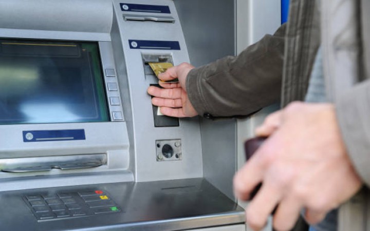 Ilustrasi- Mesin ATM (foto: gemapos/istock)
