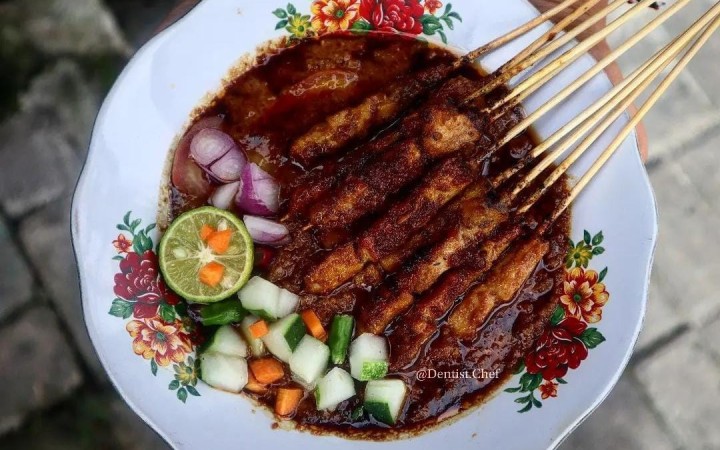 Tangkap layar - Kuliner Unik, Sate Ikan Tuhuk Khas Lampung, Sabtu (4/02/2023) (foto: gemapos/ instagram @dentist.chef)