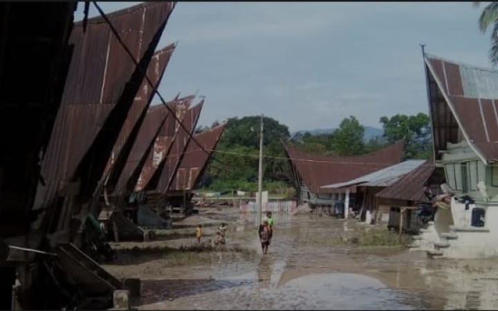 Kabupaten Samosir diterjang banjir. BPBD lakukan pencarian korban yang hilang. (gemapos/BNPB)