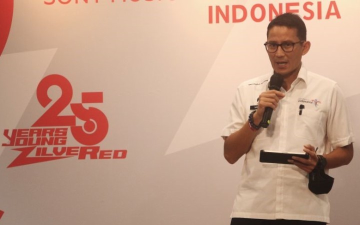 Menteri Pariwisata dan Ekonomi Kreatif Sandiaga Uno saat menghadiri peresmian kantor pusat Sony Music Entertainment Indonesia (SMEI) di CIBIS Park Jakarta, Senin (19/6)