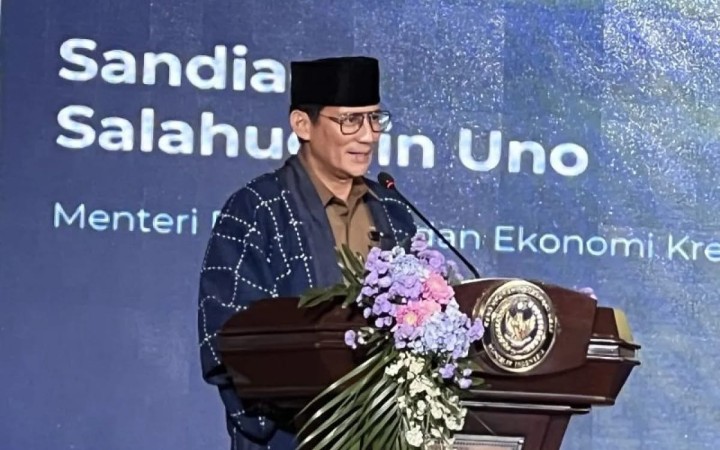 Menteri Pariwisata dan Ekonomi Kreatif Sandiaga Uno memberi sambutan dalam acara Apresiasi Peningkatan Peringkat TTDI 2024 Indonesia di Gedung Kemenparekraf, Jakarta, Rabu (19/6/2024). (foto: gemapos/antara)