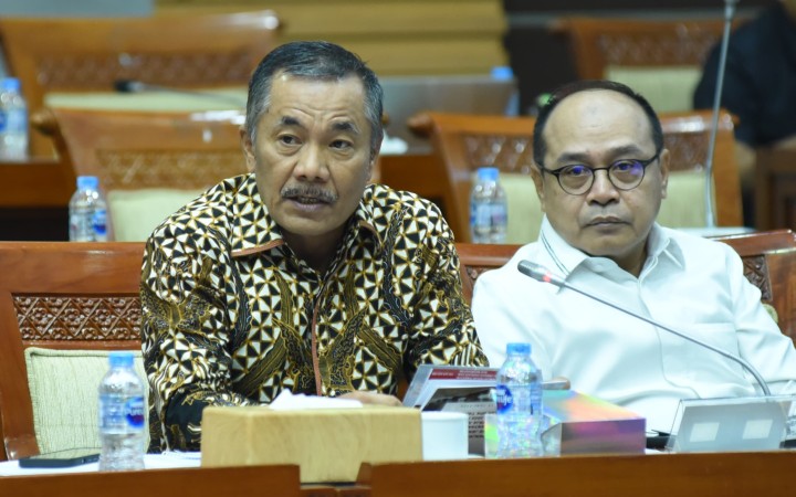 Anggota Komisi III DPR RI Sarifuddin Sudding (kiri) saat mengikuti saat rapat dengan Sekjen DPD RI membahas tentang rancangan dan evaluasi anggaran, di Senayan, Jakarta, Senin (10/6/2024). (foto:gemapos/DPR RI)