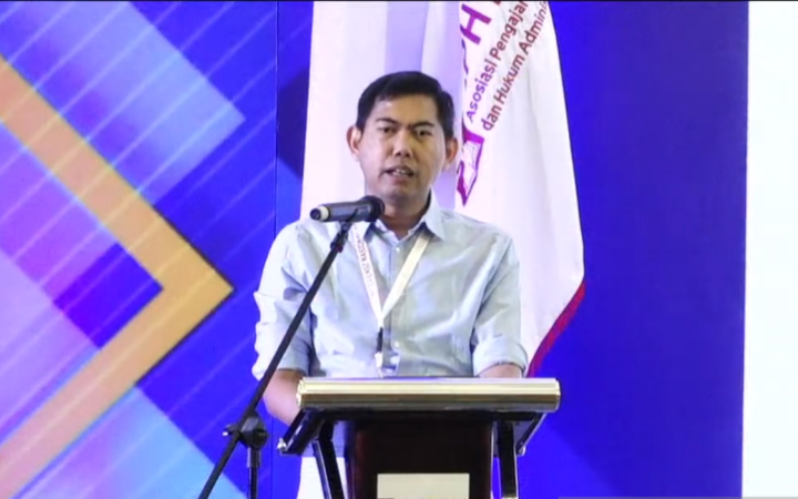 Sekjen Asosiasi Pengajar HTN-HAN Prof Bayu Dwi Anggono memberikan penjelasan saat acara konferensi nasional di Batam, Minggu (1/10/2023). (gemapos/ant)