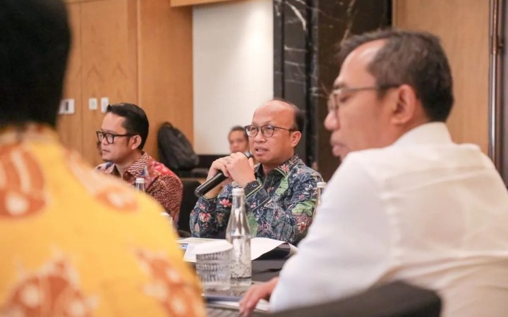 Sekjen Kemnaker Anwar Sanusi saat menjadi narasumber pembahasan Rancangan Teknokratik RPJMN 2025-2029 terkait program pembangunan tenaga kerja hijau di Jakarta, Senin (27/5/2024). (foto: gemapos/antara)