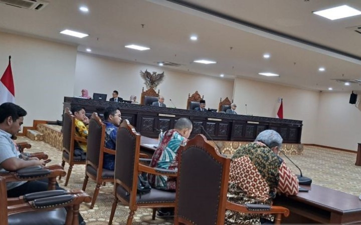 Suasana jalannya persidangan pelanggaran kode etik hakim konstitusi di Gedung MK II, Jakarta, Selasa (31/10/2023). (gemapos/ant)
