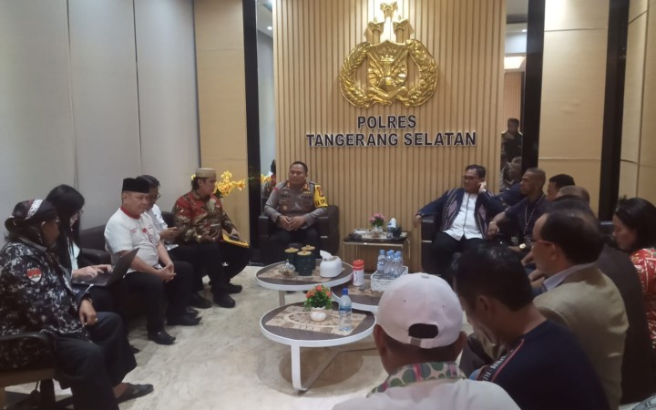 PMKRI bersama FKUB mendatangi Polres Tangerang selatan, Seinin (6/5/2024). (gemapos)