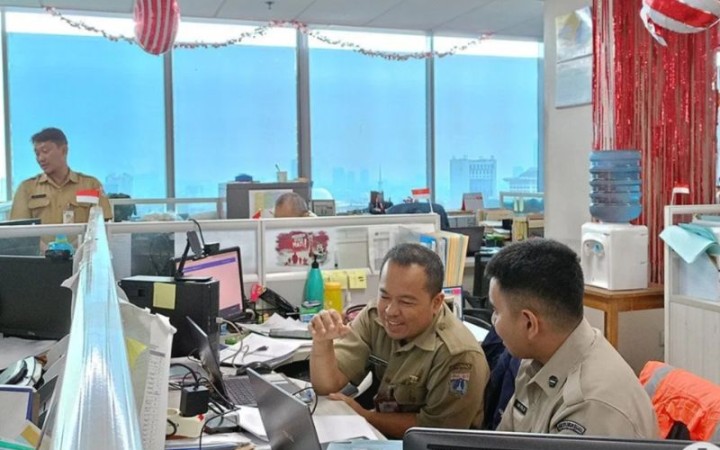 Aktivitas ASN di ruangan Badan Kepegawaian Daerah (BKD) DKI Jakarta di Balai Kota DKI, Jakarta Pusat, Senin (21/8/2023). (foto: gemapos/ antara)