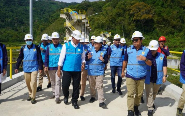 Direktur Jenderal Ketenagalistrikan, Jisman P. Hutajulu saat melakukan kunjungan kerja ke Pembangkit Listrik Tenaga Air (PLTA) Peusangan (88 MW) di Aceh Tengah, Provinsi Aceh, Selasa (23/4/2024). (foto:gemapos/esdm)